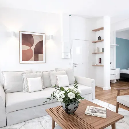 Louvre - Premium For 4