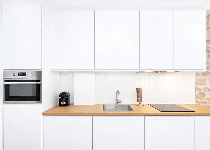 Louvre - Premium For 4 *