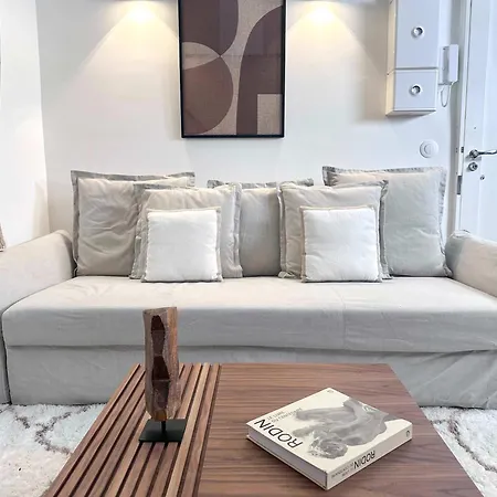 Louvre - Premium For 4 *