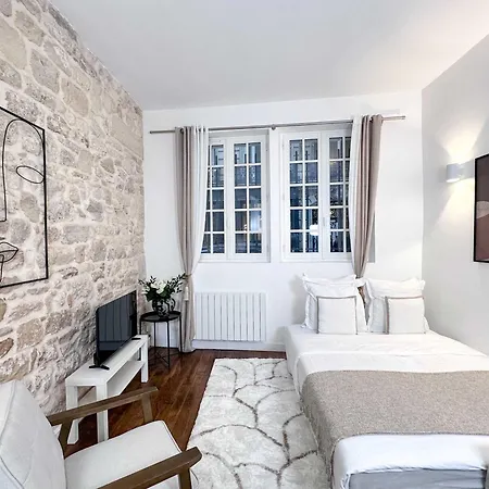 Louvre - Premium For 4 *