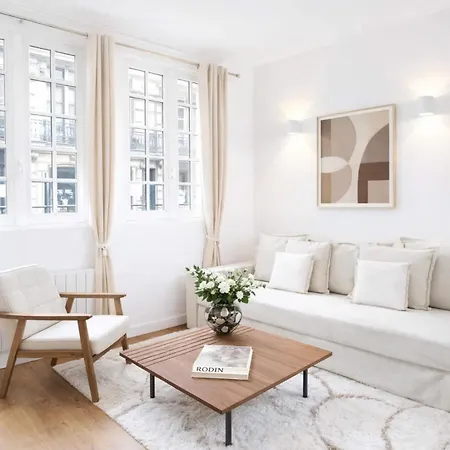 Louvre - Premium For 4 * Paris